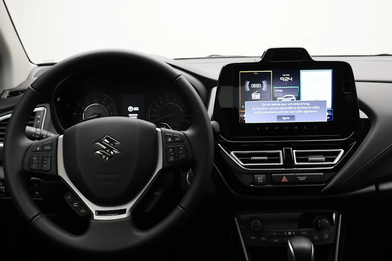 Fahrzeugbild SUZUKI S-CROSS