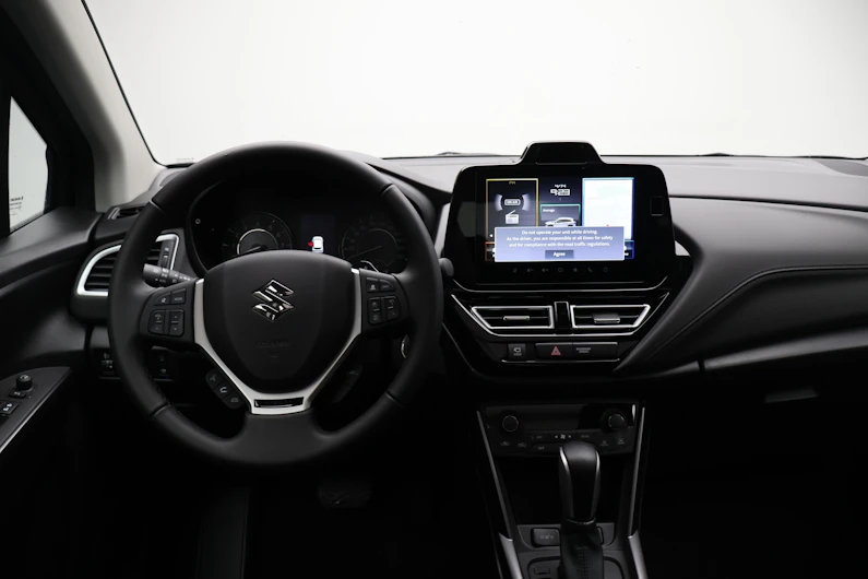 Fahrzeugbild SUZUKI S-CROSS