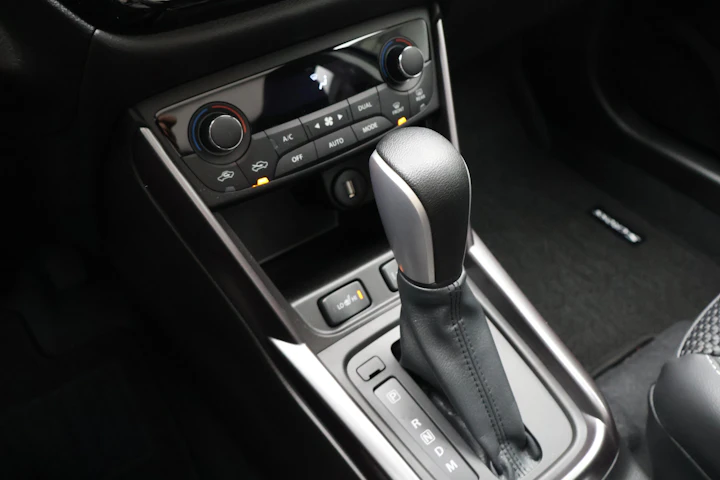 SUZUKI S-Cross 1.4 T Sakura Top Hybrid 4x4: Jetzt Probefahrt buchen!