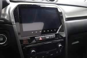 Fahrzeugbild SUZUKI Vitara 1.4 T Sakura Top Hybrid 4x4