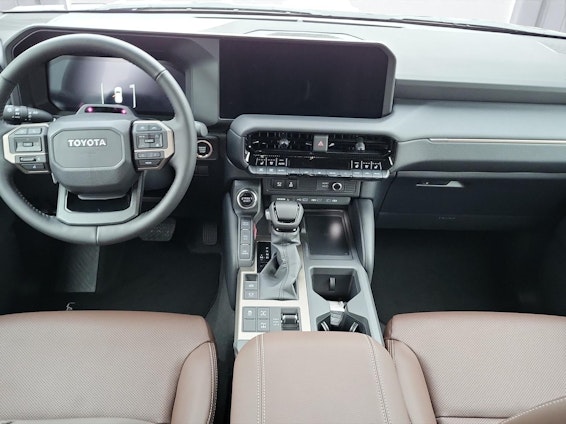 Vehicle image 13 Vehicle image 13