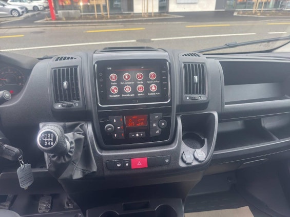 Vehicle image 14 Vehicle image 14