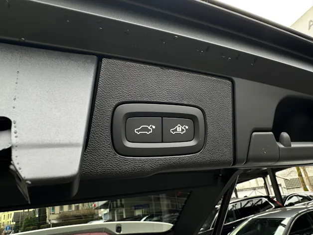 Volvo XC60 T8 eAWD PluginHybrid Ultra Dark Geartronic