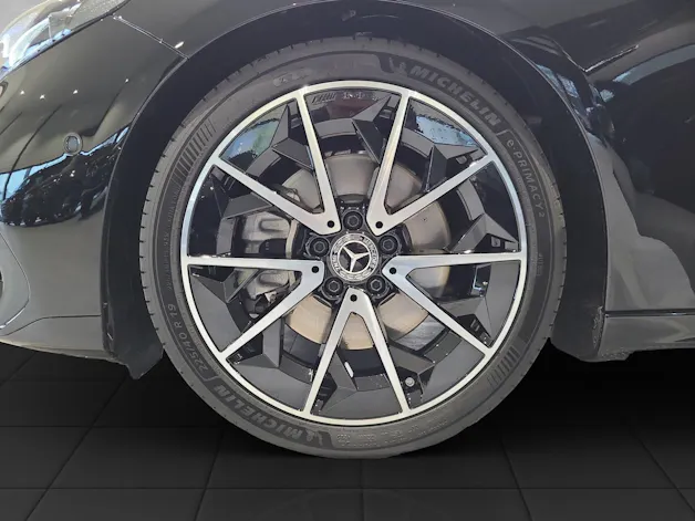 Mercedes-Benz CLA 200 7G-DCT