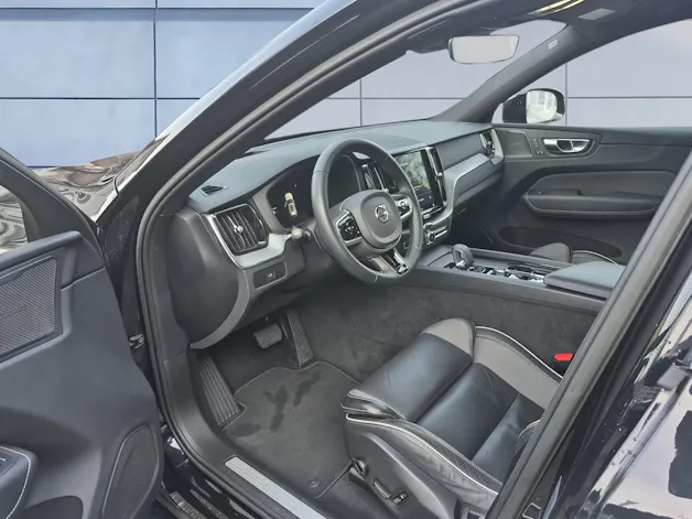 Volvo XC60 2.0 B5 MH Ultimate Dark AWD