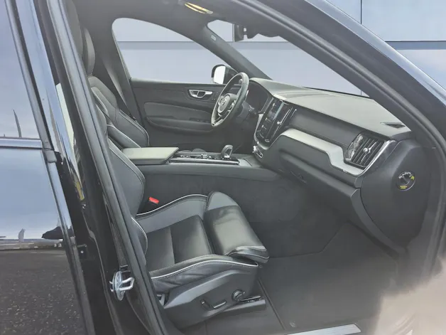 Volvo XC60 2.0 B5 MH Ultimate Dark AWD