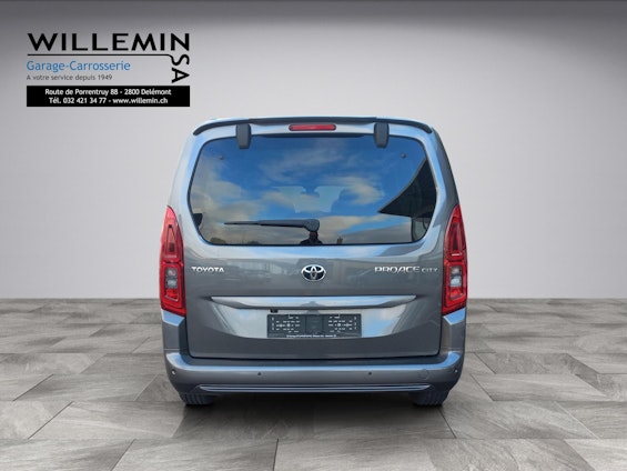 Vehicle image 8 Vehicle image 8