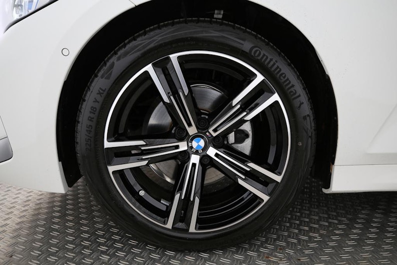 Vehicle image BMW 3 SERIES