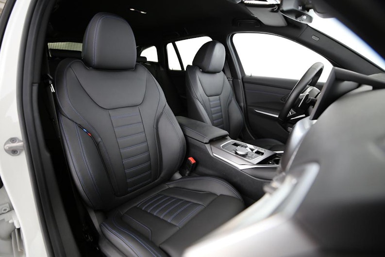 Vehicle image BMW 3 SERIES