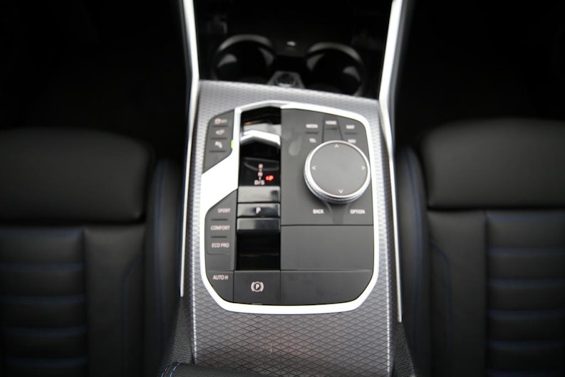 Vehicle image BMW 3 SERIES