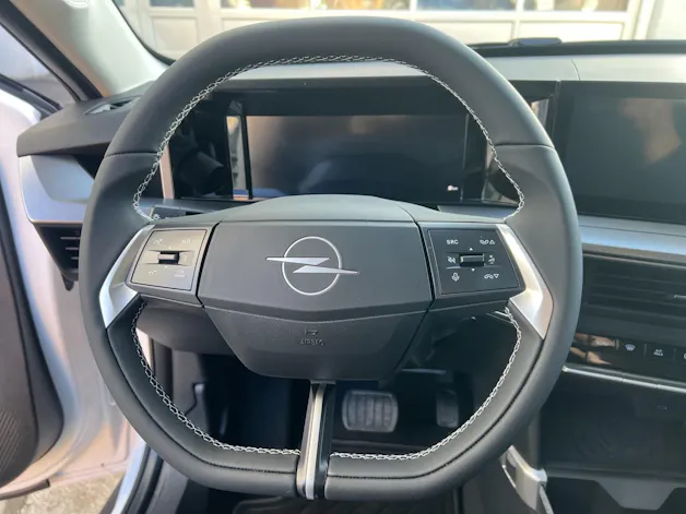 Opel Frontera 1.2 T HEV 145 GS