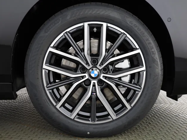 BMW 230e xDrive paddles Active Tourer