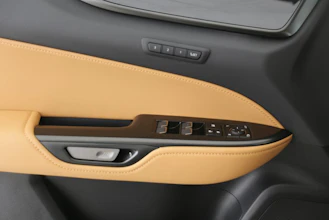 https://vehicle.imgix.net/4187088/f93104dd-29db-4a3f-8a70-6f8974a11cd8.jpg