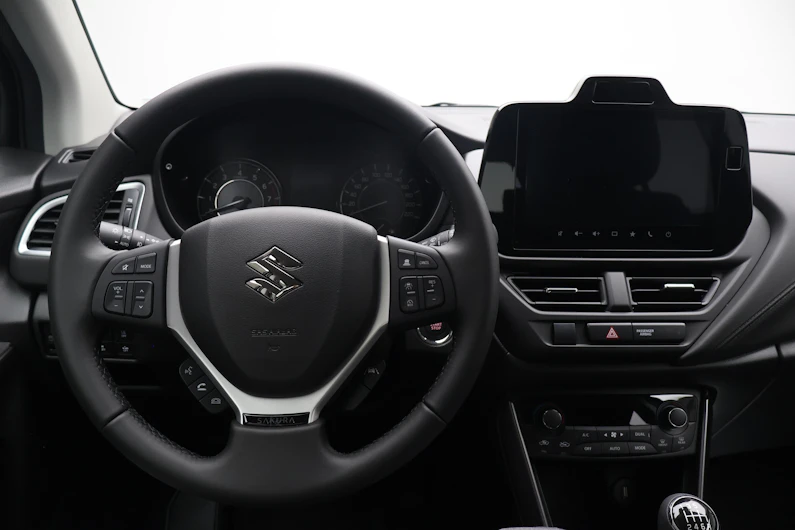 Fahrzeugbild SUZUKI S-CROSS