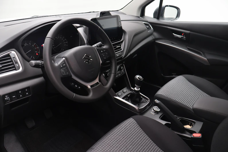 Fahrzeugbild SUZUKI S-CROSS