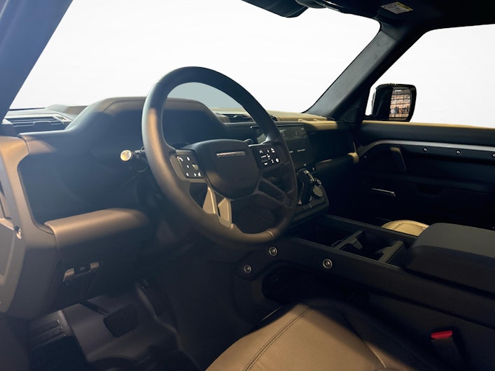 Vehicle image LAND ROVER DEFENDER