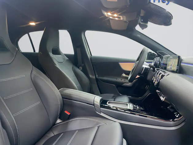 Mercedes-Benz A 250 e AMG Line