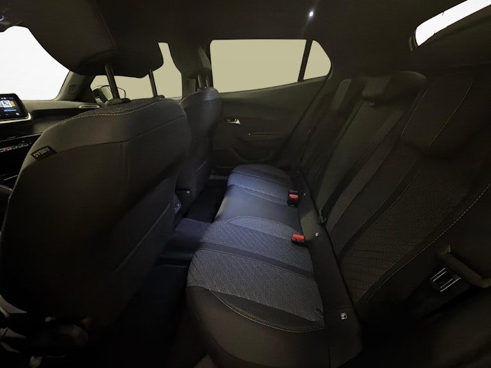 Vehicle image PEUGEOT 2008