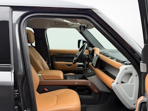 Vehicle image LAND ROVER Defender 130 3.0 D I6 300 First Edition