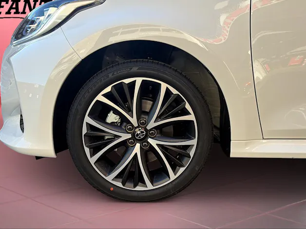 Toyota Yaris 1.5 VVT-i HSD Trend