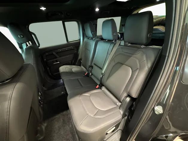 Land Rover Defender 130 3.0 D I6 X-Dynamic SE