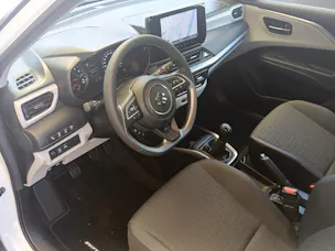 Suzuki Swift 1.2 Sakura Top Hybrid 4x4