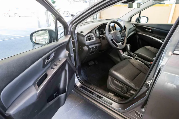 Suzuki S-Cross 1.4 T Sakura Top Hybrid 4x4