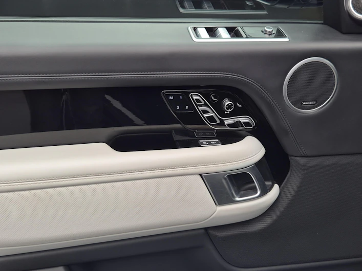 Fahrzeugbild LAND ROVER RANGE ROVER