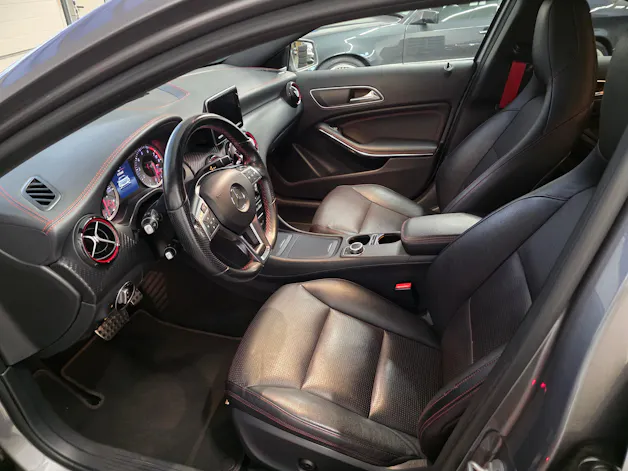 Mercedes-Benz A 250 AMG LINE Sport 4Matic 7G-DCT