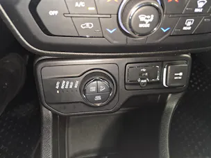 Jeep Renegade 2.0 MJ Trailhawk AWD + Low Range 9ATX
