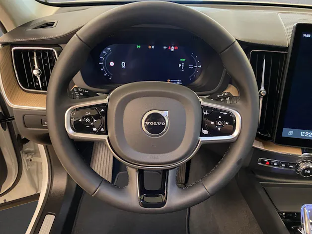 VOLVO XC60 T8 eAWD PluginHybrid Ultra Dark Geartronic