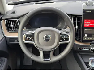 Volvo XC60 B5 Benzin Mild Hybrid AWD Ultra Dark Geartronic