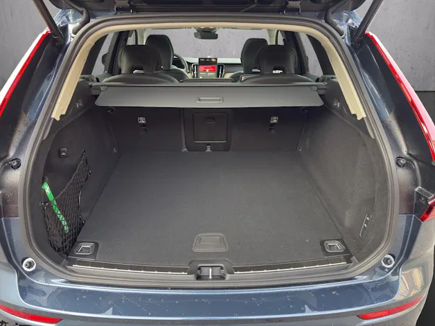 Volvo XC60 B5 Benzin Mild Hybrid AWD Ultra Dark Geartronic