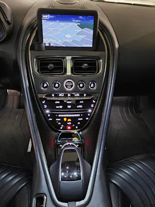 Aston Martin DB11 V8 Touchtronic 3
