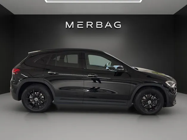 Mercedes-Benz GLA 250 4Matic AMG Line 8G-DCT