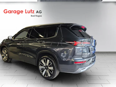 MITSUBISHI OUTLANDER 4