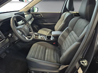 MITSUBISHI OUTLANDER 6