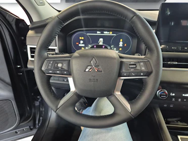 MITSUBISHI OUTLANDER 7