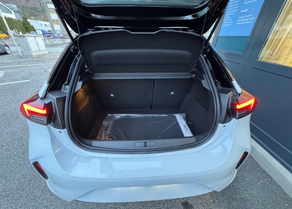 Vehicle image 4 Vehicle image 4