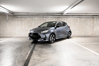 https://vehicle.imgix.net/4188768/cf9264e0-0f54-4cfe-a7cc-5136ecc4ae8b.jpg