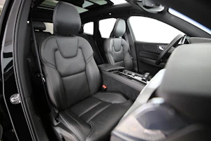 image du véhicule VOLVO XC60 2.0 B6 MH R-Design AWD