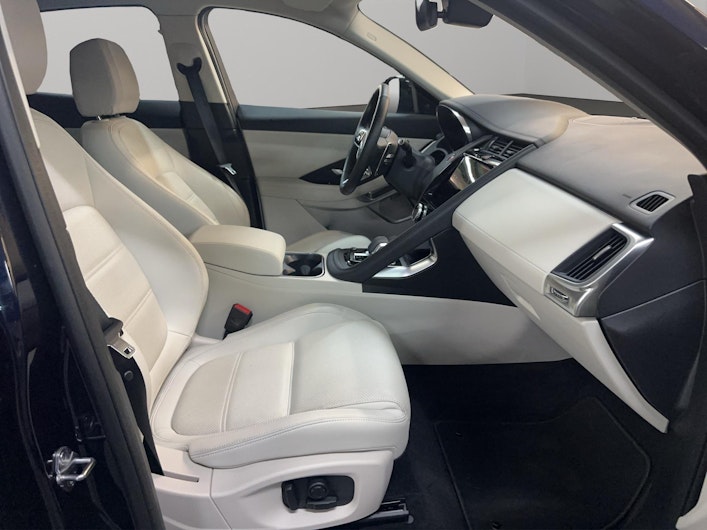 immagine del veicolo JAGUAR E-PACE