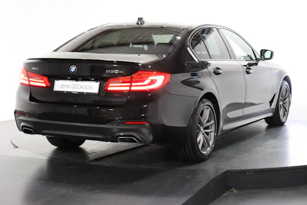 BMW 530e xDrive paddles