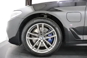 BMW 530e xDrive paddles