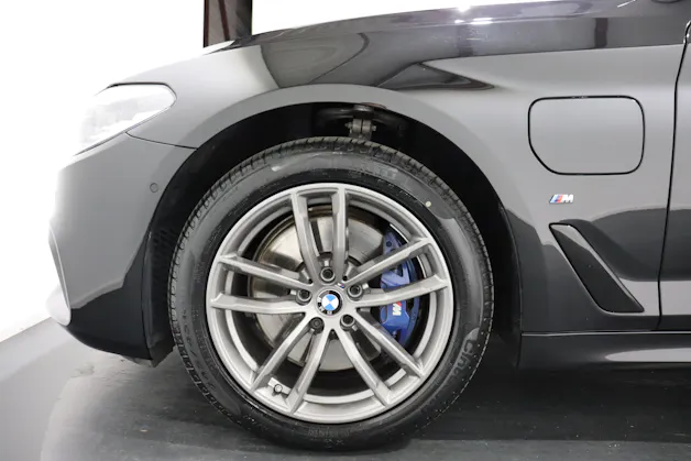 BMW 530e xDrive paddles
