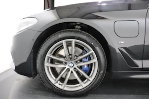 image du véhicule BMW 530e xDrive paddles