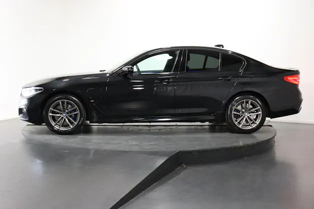 BMW 530e xDrive paddles
