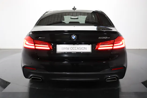 BMW 530e xDrive paddles