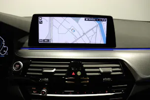 BMW 530e xDrive paddles