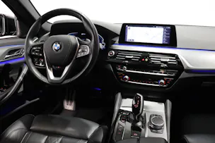 BMW 530e xDrive paddles